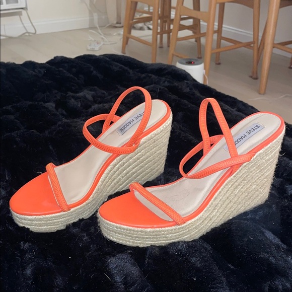 Steve Madden Bright Orange Wedge Sandals - Picture 5 of 5